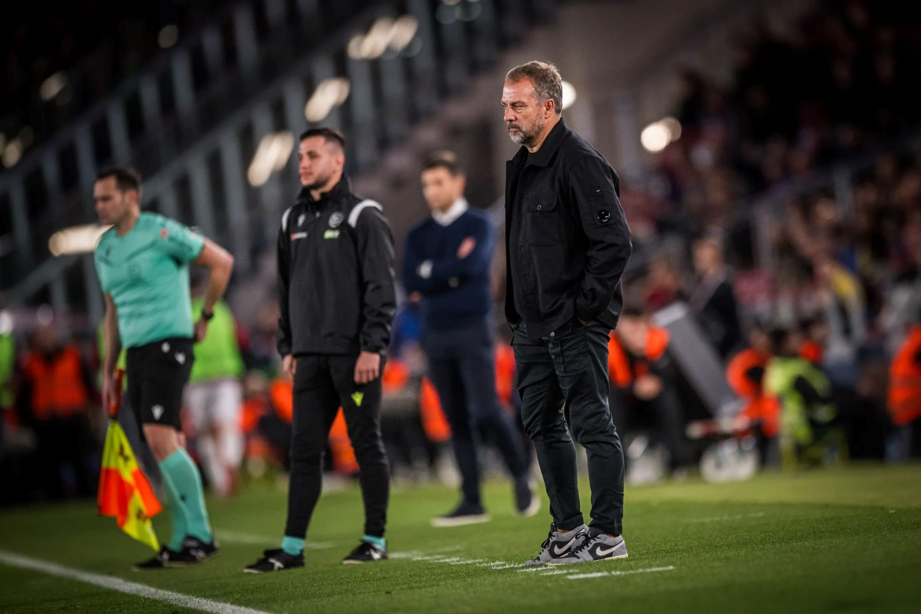 Барселона хочет продлить контракт с главным тренером Фликом &mdash; газета