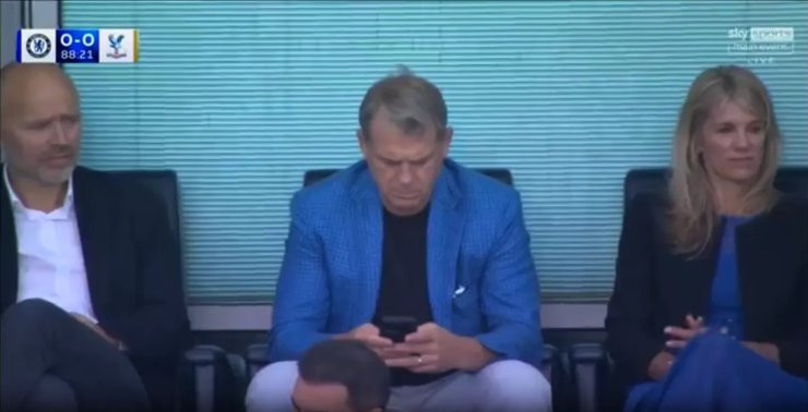 Совладелец Челси попал в неловкую ситуацию в матче с Кристал Пэлас