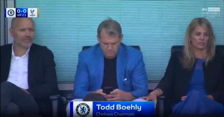 Совладелец Челси попал в неловкую ситуацию в матче с Кристал Пэлас