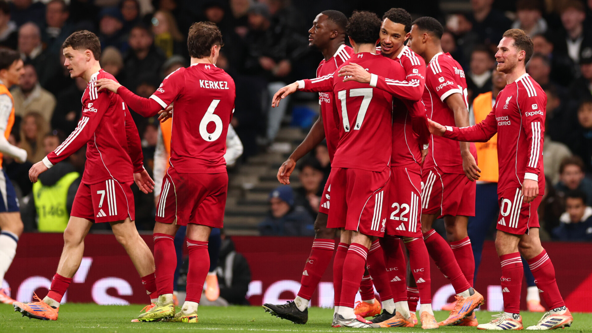 &laquo;Ливерпуль&raquo; в большинстве обыграл &laquo;Тоттенхэм&raquo; в матче чемпионата Англии