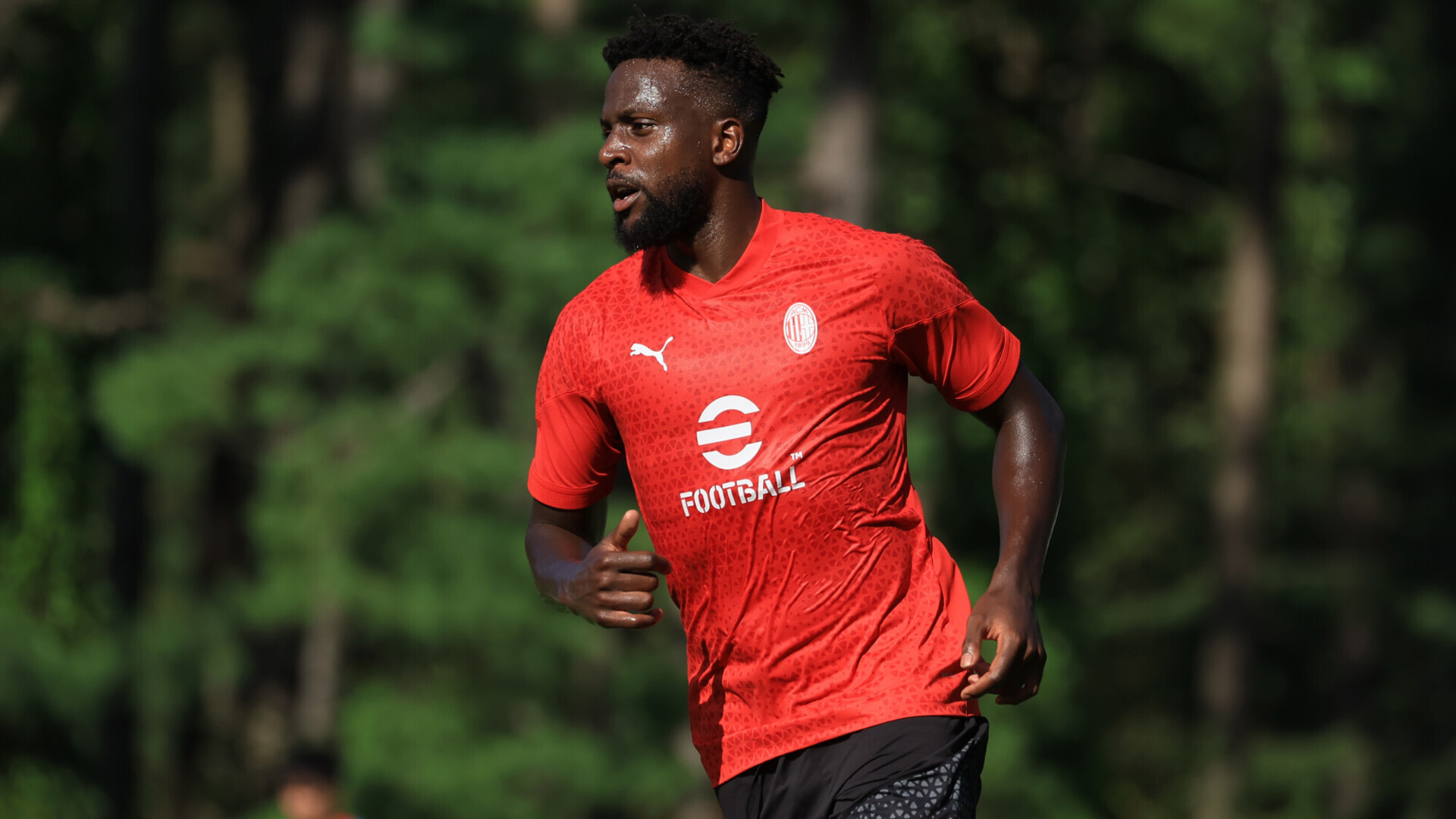 &laquo;Милан&raquo; расторг контракт с нападающим Ориги