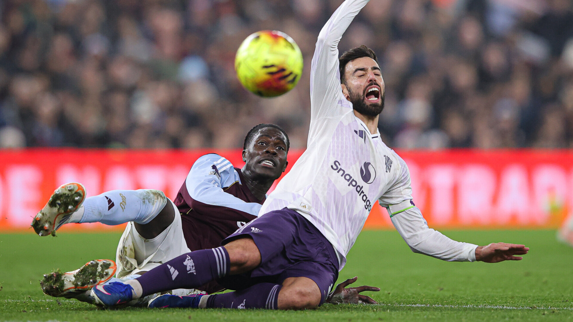 Футболист «Манчестер Юнайтед» Фернандеш пропустит около месяца из‑за травмы — СМИ Футболист «Манчестер Юнайтед» Фернандеш пропустит около месяца из‑за травмы — СМИ