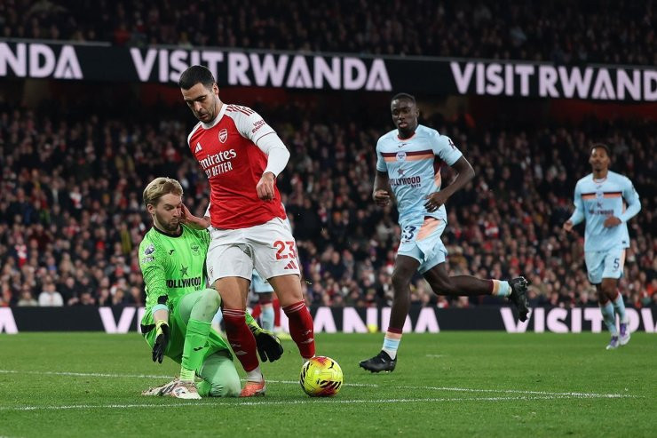 &laquo;Астон Вилла&raquo; &mdash; &laquo;Арсенал&raquo;. Прогноз на матч АПЛ (6.12.2025)