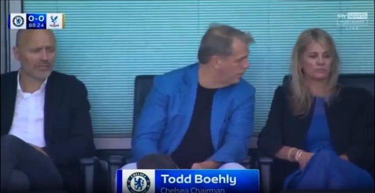 Совладелец Челси попал в неловкую ситуацию в матче с Кристал Пэлас