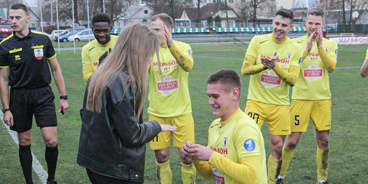 Охранник набросился на невесту футболиста во время матча! Разбираться прибежала вся команда