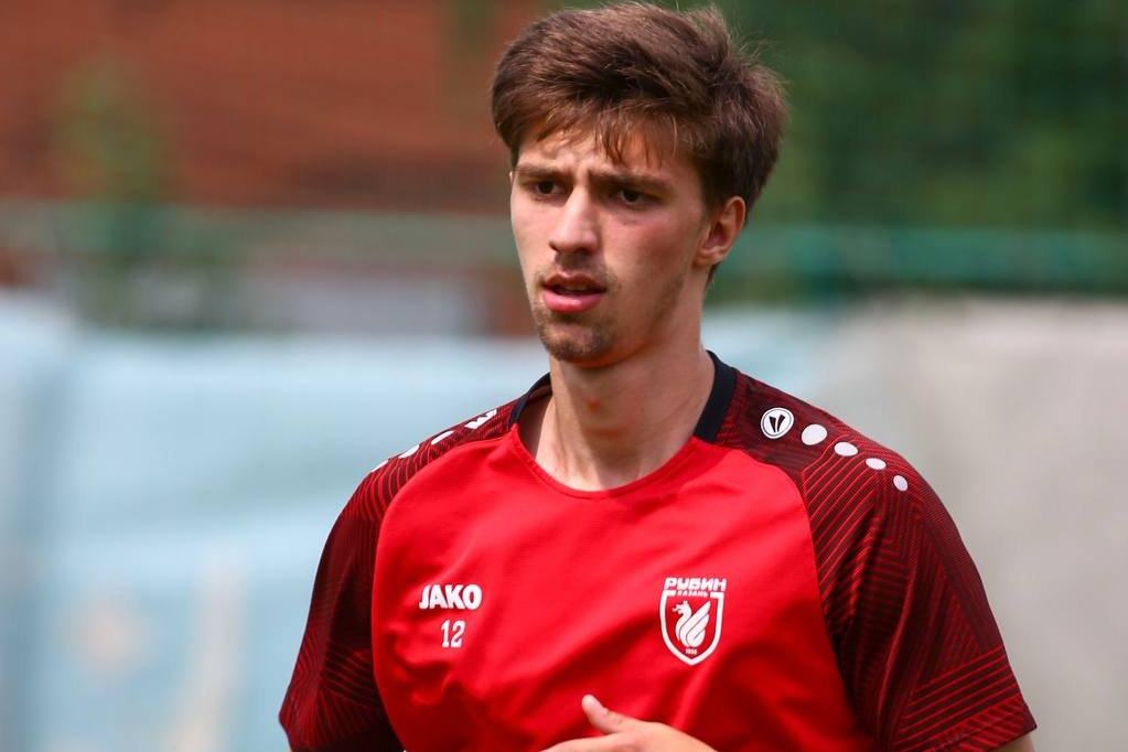 Рубин продлил контракт с нападающим Энри Мукбой