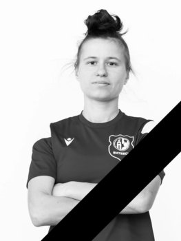 22-летняя футболистка скончалась за день до матча. Но команду заставили выйти на поле