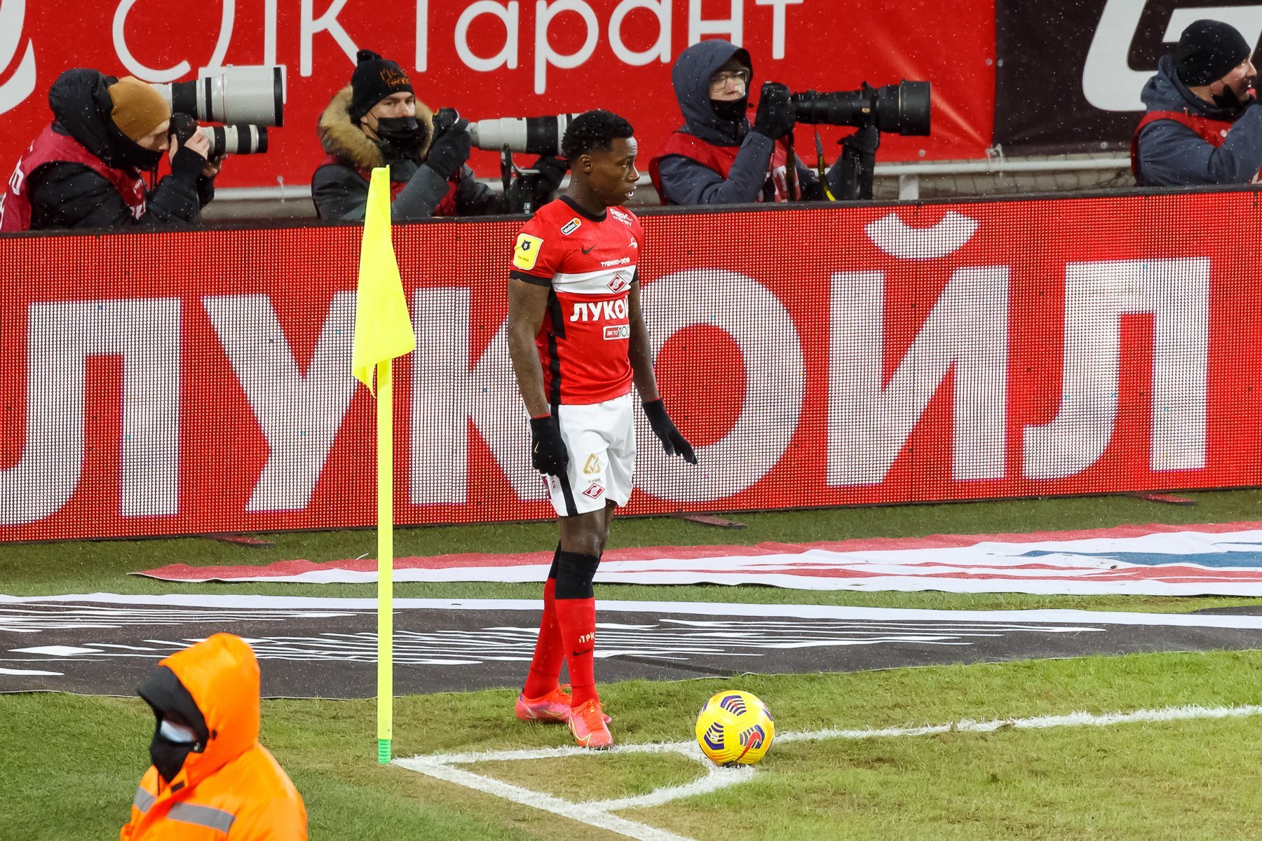 Суд Амстердама отказал футболисту Промесу в досрочном освобождении