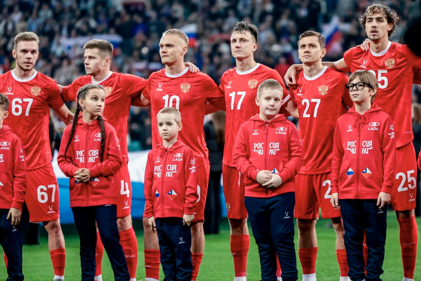 Сборная России завершила год на 33-м месте в рейтинге ФИФА