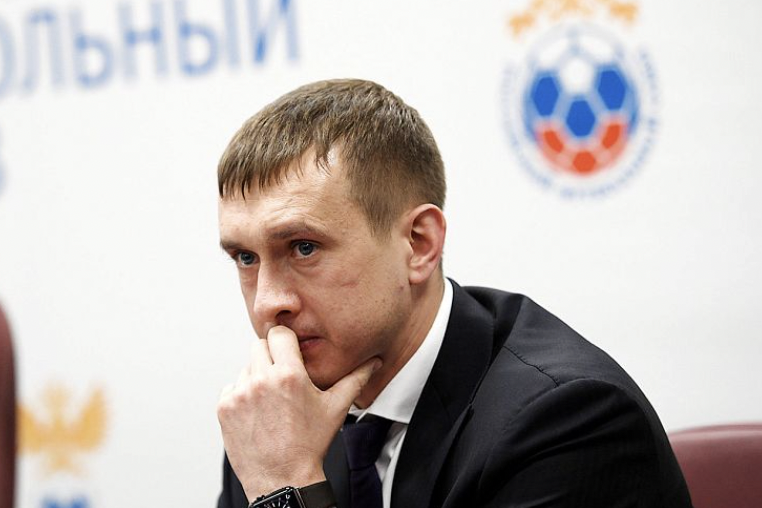 Алаев считает что пиво должно продаваться на футбольных стадионах