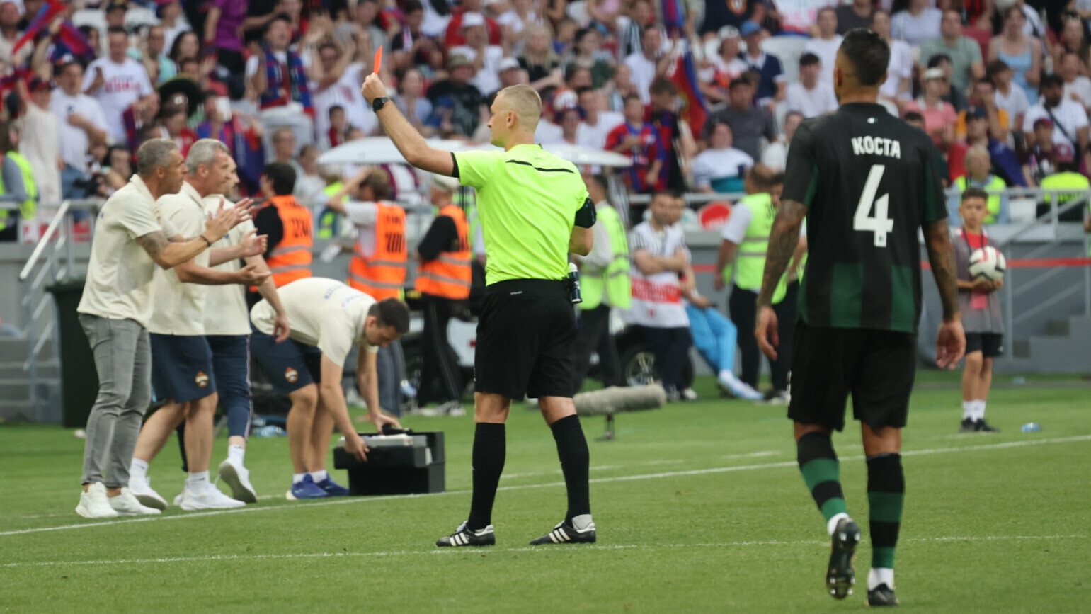 &laquo;Краснодар&raquo; &mdash; ЦСКА &mdash; 0:1. Арбитр Чистяков удалил игрока &laquo;Краснодара&raquo; Мозеса на 90‑й минуте матча за Суперкубок. Видео