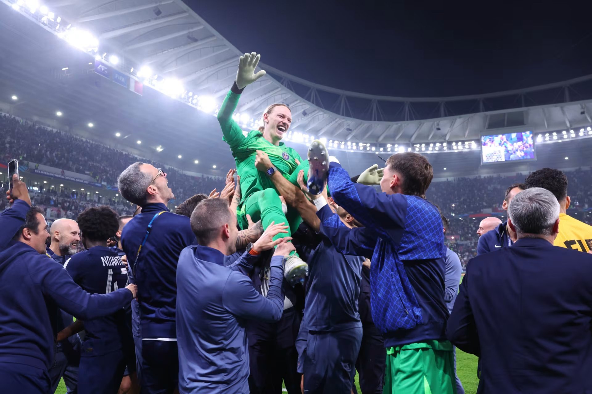 Герой сегодня, номер 1 завтра? &mdash; мировые СМИ обсуждают подвиг Сафонова