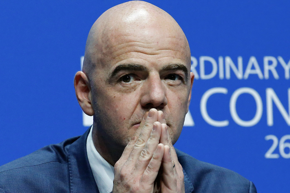 Президент ФИФА Инфантино направил венок на прощание с Симоняном Президент ФИФА Инфантино направил венок на прощание с Симоняном