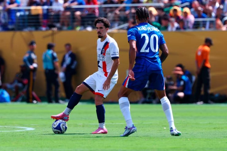 Оригинальная ловушка в центре поля и широкая игра. Угадываем футбольные тренды будущего сезона