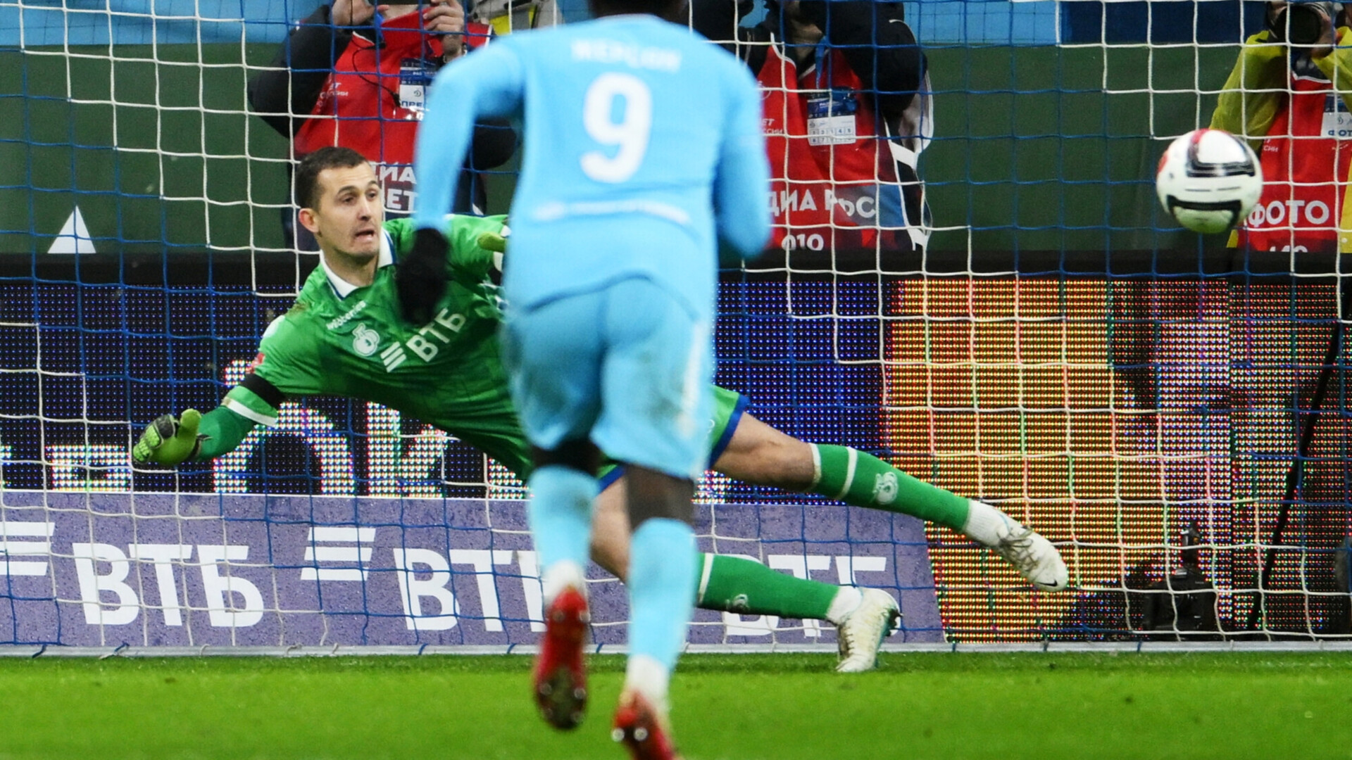 Лунев назвал антифутболом игру «Динамо» в ответном матче Кубка России с «Зенитом» Лунев назвал антифутболом игру «Динамо» в ответном матче Кубка России с «Зенитом»