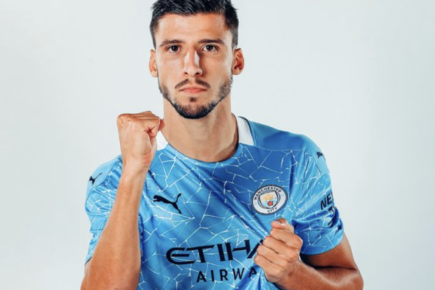 Защитник сборной Португалии Рубен Диаш сделал тату на русском языке