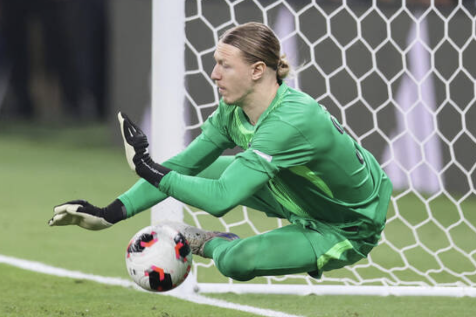 Малафеев отметил характер Сафонова, доигравшего матч с травмой руки