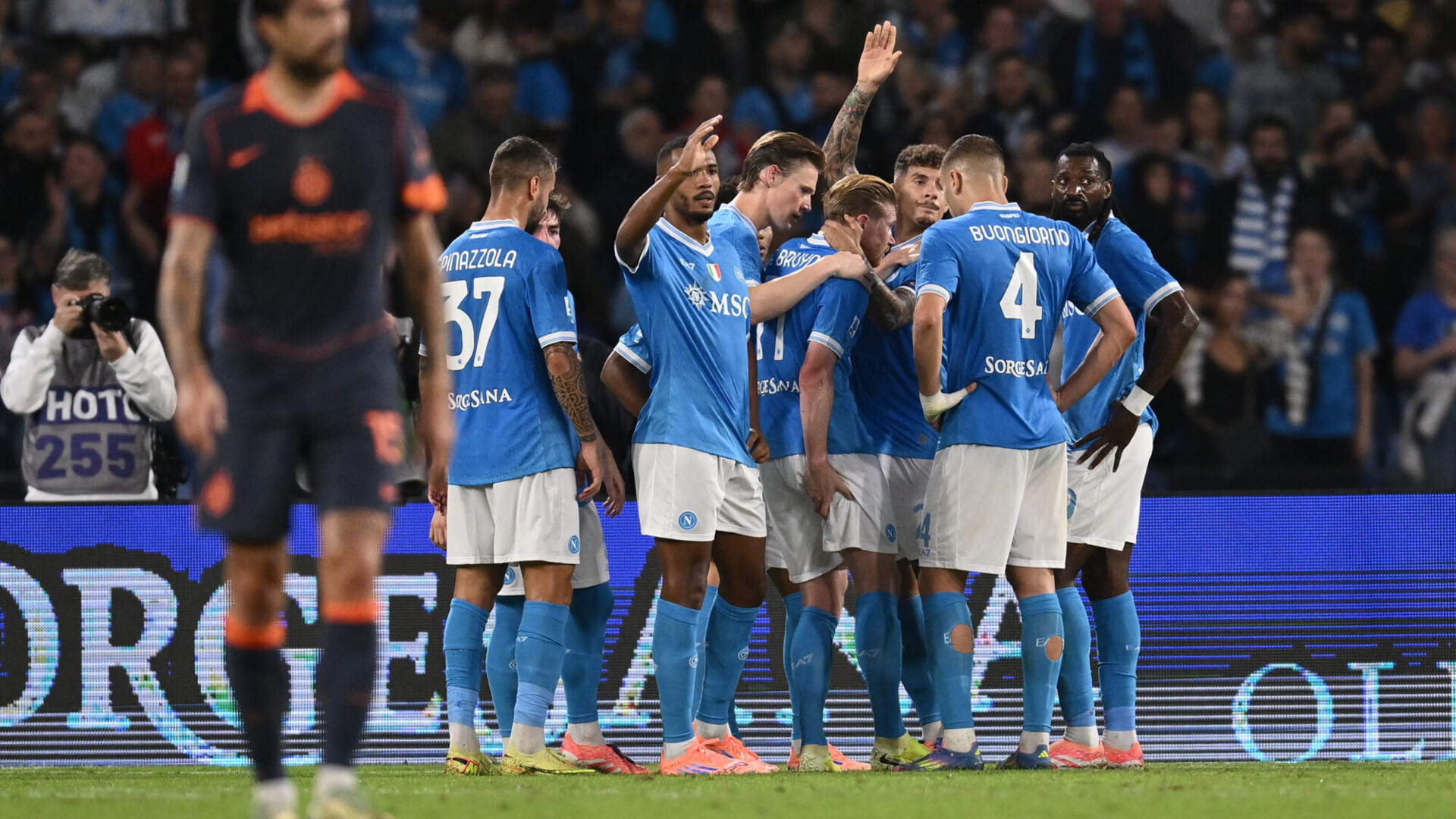 &laquo;Наполи&raquo; победил &laquo;Интер&raquo; и вышел на первое место в чемпионате Италии