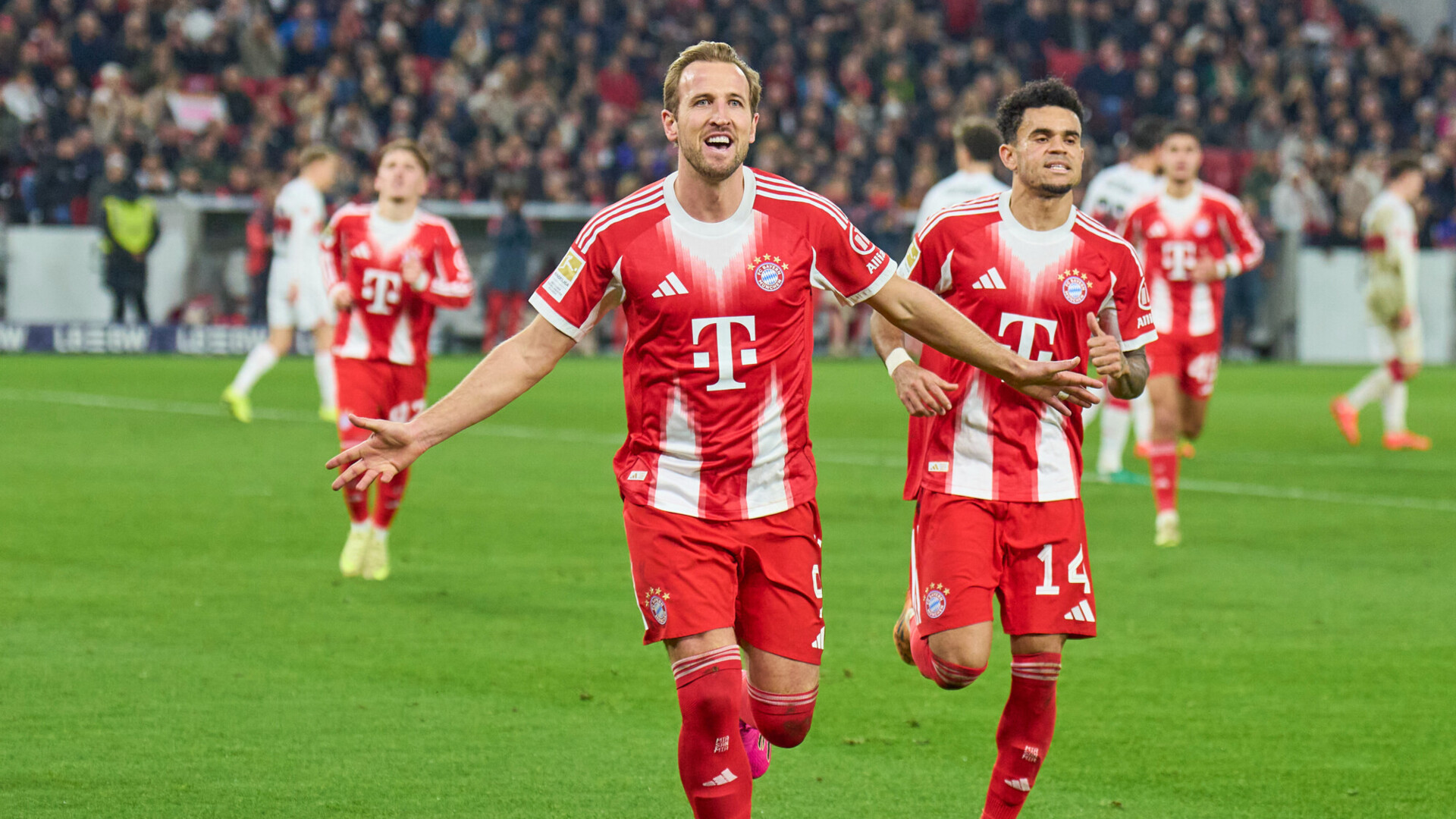 Хет‑трик Кейна помог &laquo;Баварии&raquo; разгромить &laquo;Штутгарт&raquo; в матче Бундеслиги, &laquo;Байер&raquo; проиграл &laquo;Аугсбургу&raquo;