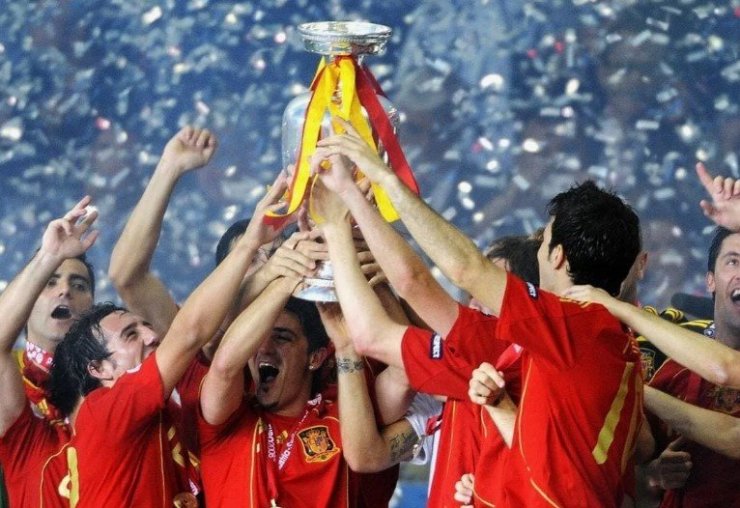 От Евро-2008 и краха банков до чуда в Бильбао. Как изменился мир, пока &laquo;Тоттенхэм&raquo; ждал трофей