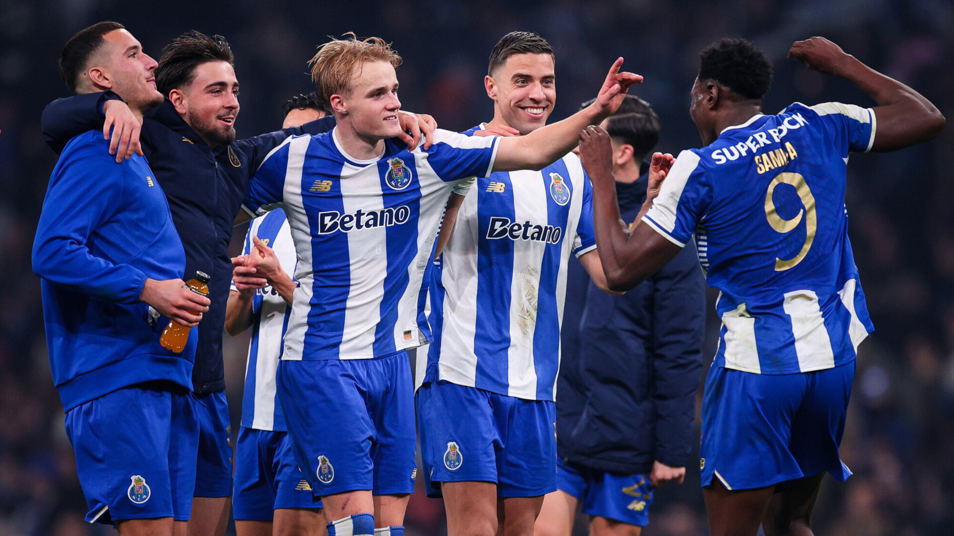 &laquo;Порту&raquo; обыграл &laquo;Бенфику&raquo; в &frac14; финала Кубка Португалии, судья показал 11 желтых карточек