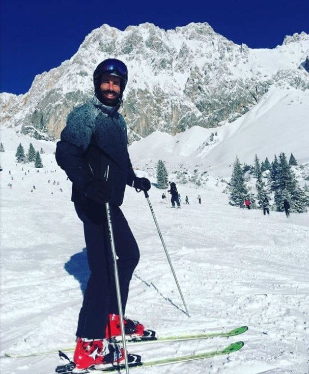 Скандалист, семьянин и любитель лыж. Подружился с Бекхэмом и разругался с Роналду