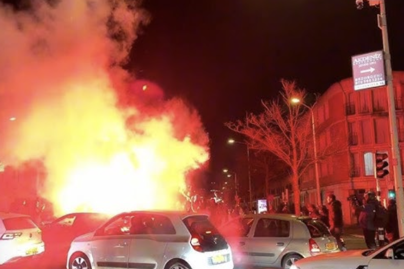 В Нидерландах просят ужесточить миграционный курс после фанатских погромов