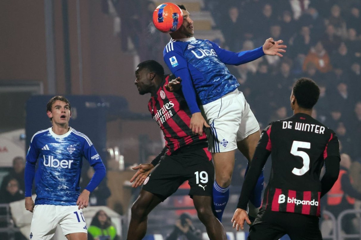 Милан в гостях обыграл Комо в матче чемпионата Италии