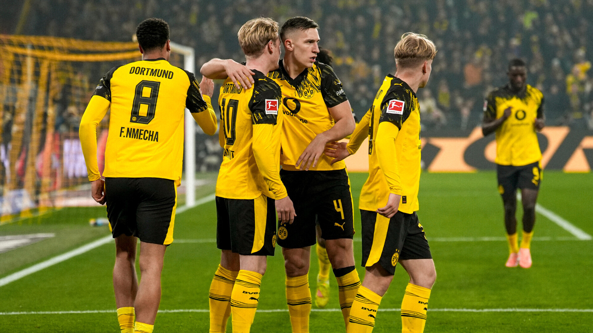 Дортмундская &laquo;Боруссия&raquo; победила &laquo;Боруссию&raquo; из Менхенгладбаха в матче Бундеслиги